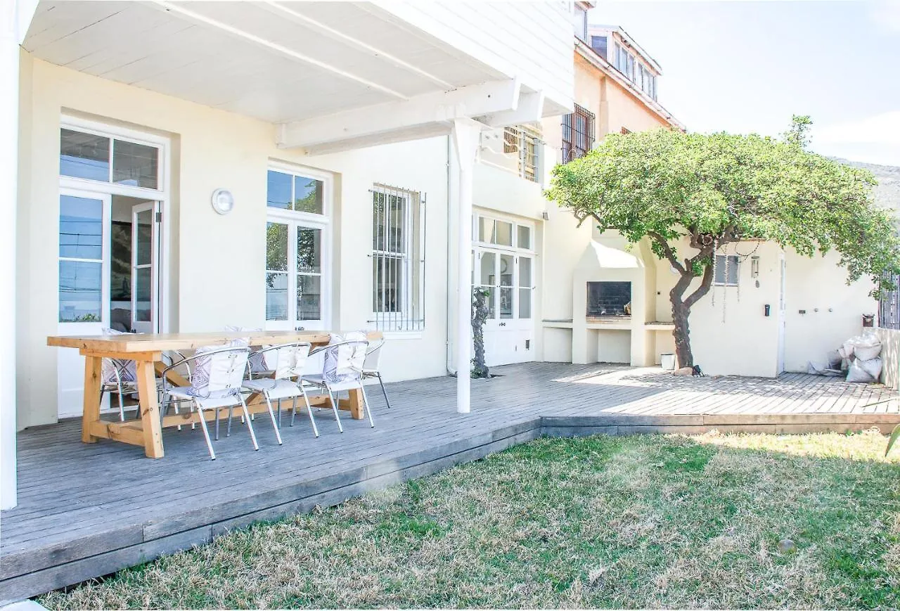 Holiday home Fintimara Beach House Muizenberg